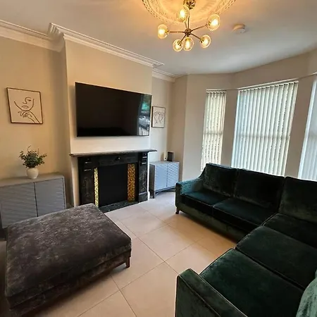 Casa Arkles - Next To Stadium - Free Parking Liverpool Exterior photo